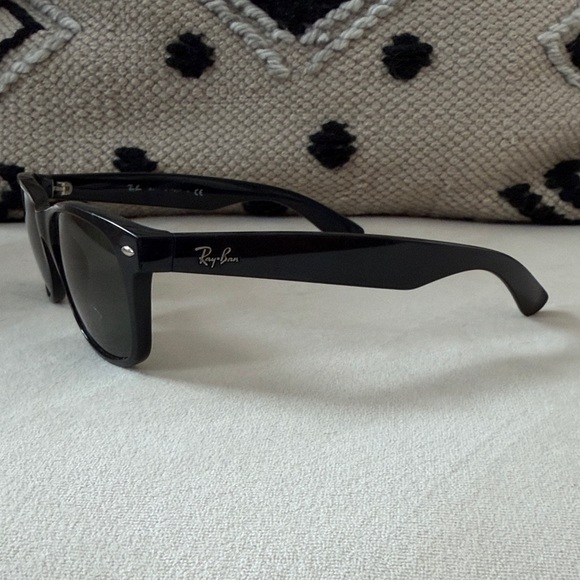 Ray-Ban Classic Black Sunglasses
